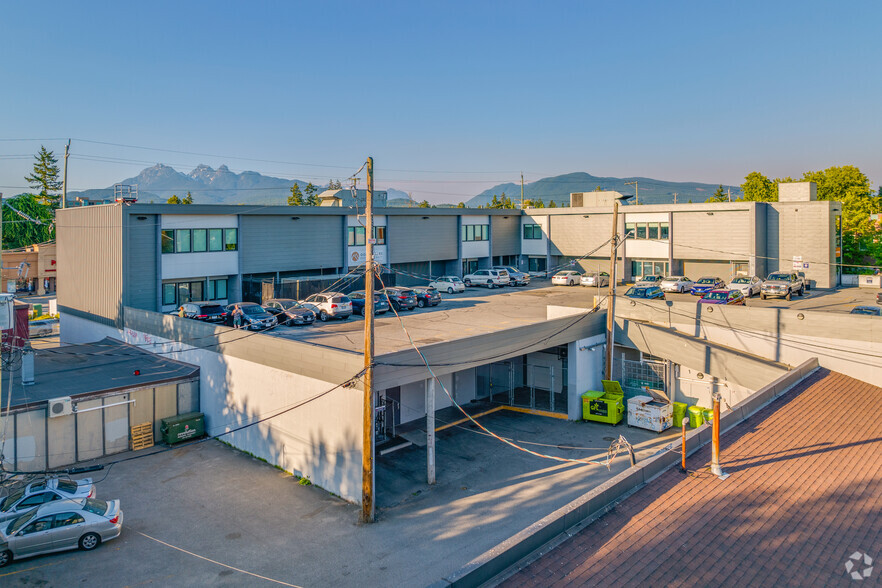 22420 Dewdney Trunk Rd, Maple Ridge, BC à louer - Photo de l’immeuble – Image 3 sur 6