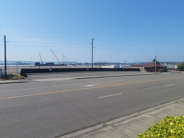 2516 W Marine View Dr, Everett, WA à louer - Photo de l’immeuble – Image 2 sur 10