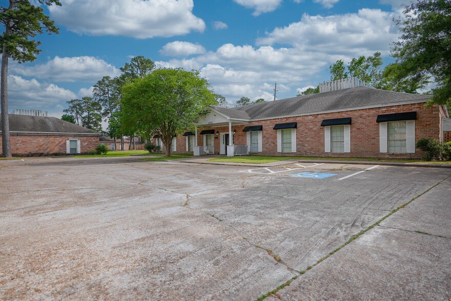 14721 Pebble Bend Dr, Houston, TX à vendre - Photo de l’immeuble – Image 2 sur 65