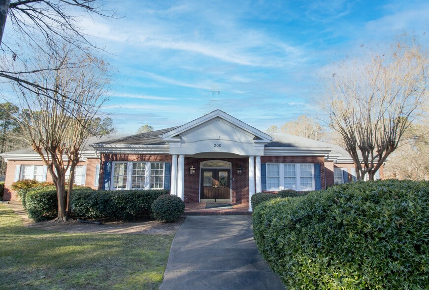 200 Commonwealth Ct, Cary, NC à louer - Photo principale – Image 1 sur 4
