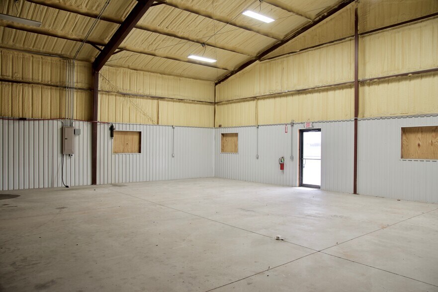 4651 Technology Dr, Weatherford, OK à louer - Photo de l’immeuble – Image 2 sur 12