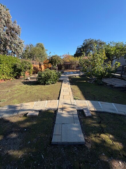 1874 Villa St, Mountain View, CA à louer - Photo de l’immeuble – Image 3 sur 16