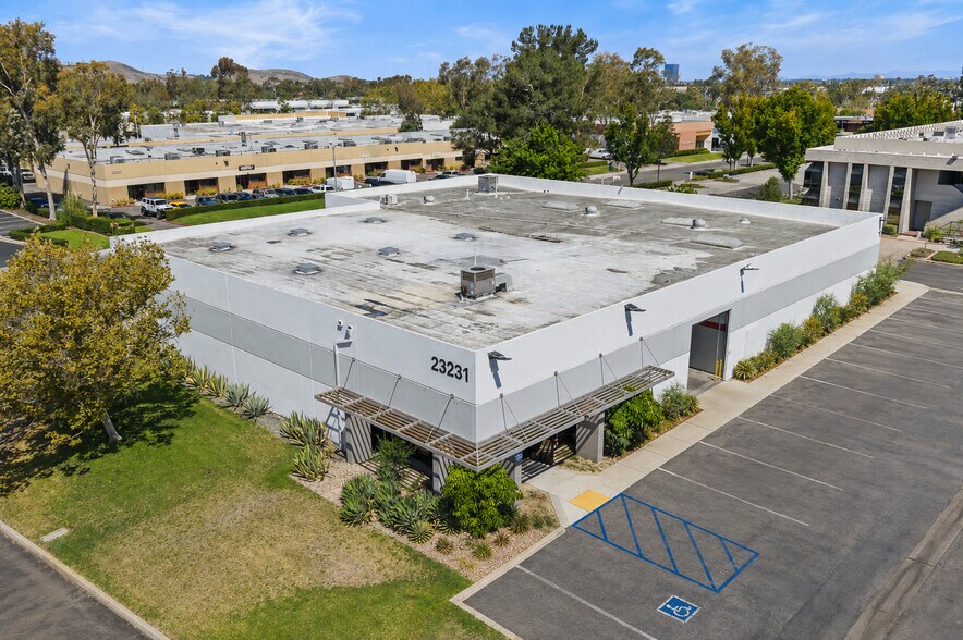 23282 Peralta Dr, Laguna Hills, CA à vendre - Photo de l’immeuble – Image 3 sur 92