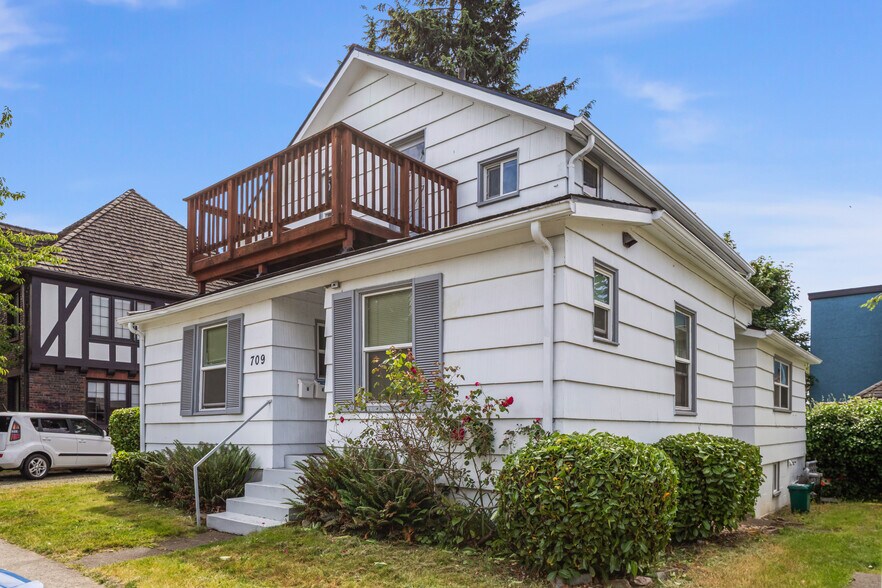 709 NE 43rd St, Seattle, WA à vendre - Photo de l’immeuble – Image 1 sur 6