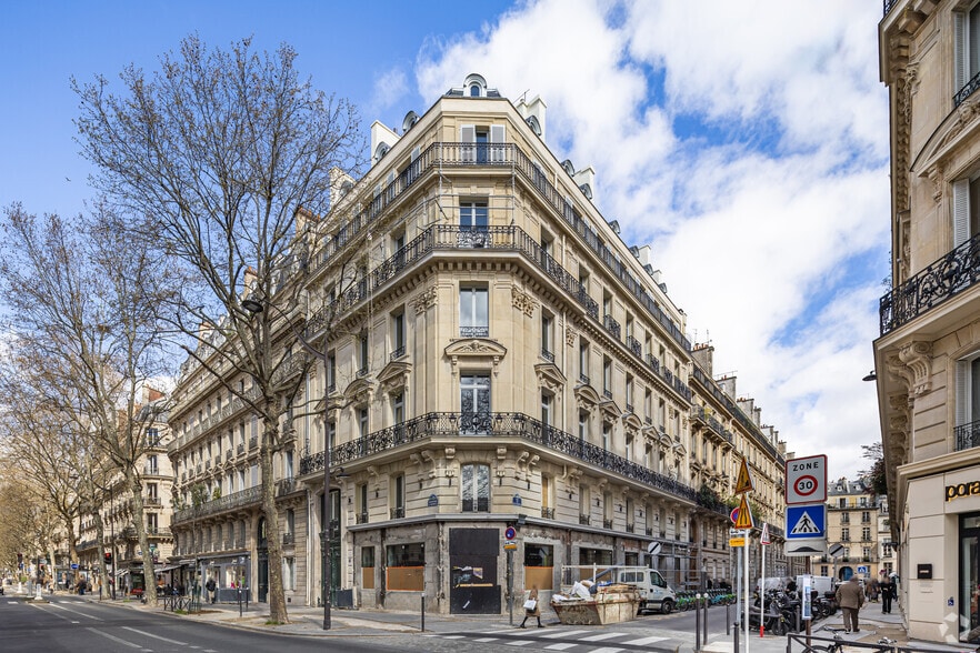 254 Boulevard Saint-Germain, Paris à louer - Photo de l’immeuble – Image 3 sur 9