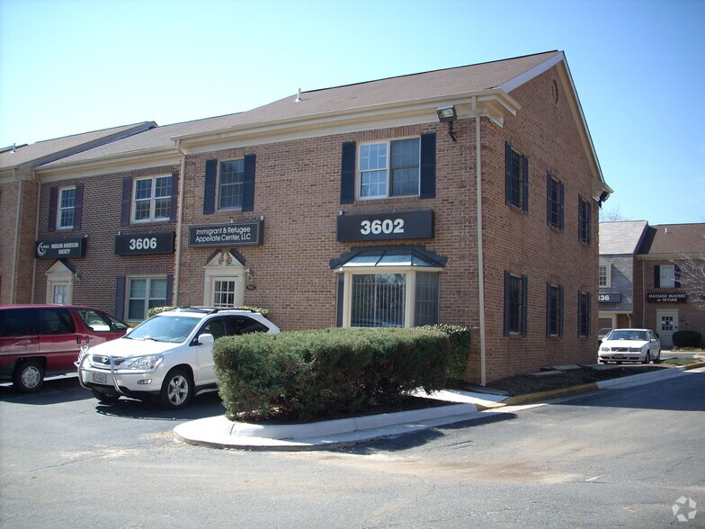 5122 Leesburg Pike, Alexandria, VA à louer - Photo de l’immeuble – Image 2 sur 16