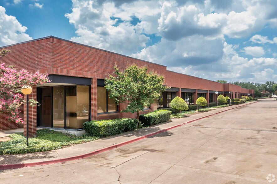 1251 S Sherman St, Richardson, TX à louer - Photo de l’immeuble – Image 1 sur 15