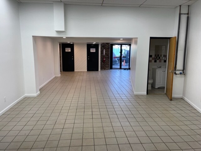 5978 54th Ave, Maspeth, NY à louer - Photo de l’immeuble – Image 3 sur 16