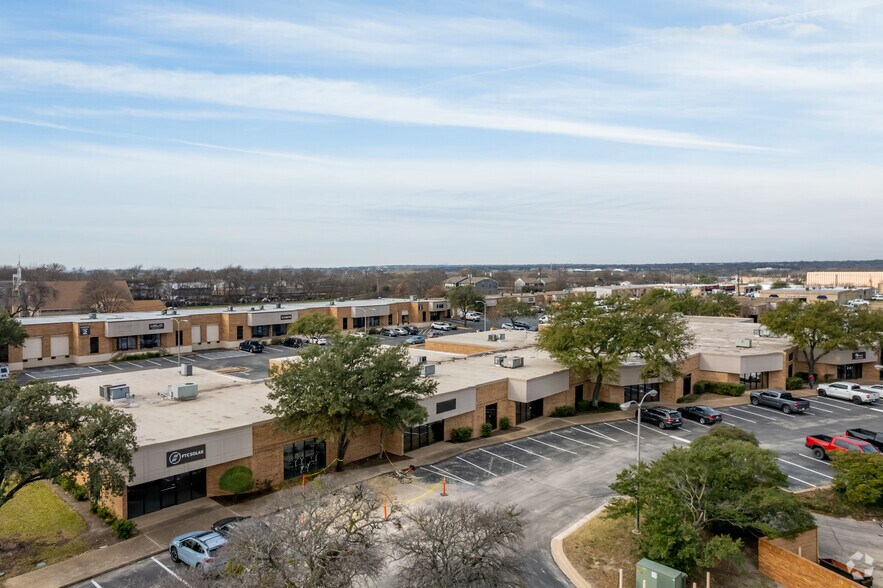 8868 Research Blvd, Austin, TX à louer - Photo de l’immeuble – Image 2 sur 4