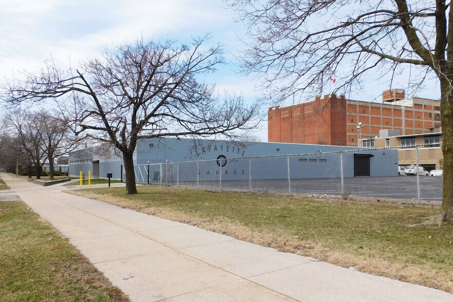 2000 W Lafayette Blvd, Detroit, MI à vendre - Photo principale – Image 1 sur 1
