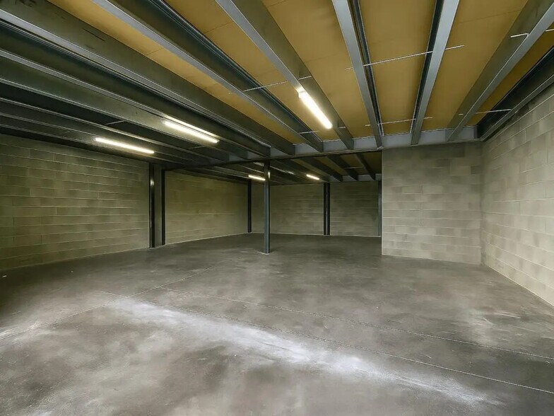 Bureau dans Vourles à louer - Photo intérieure – Image 2 sur 7