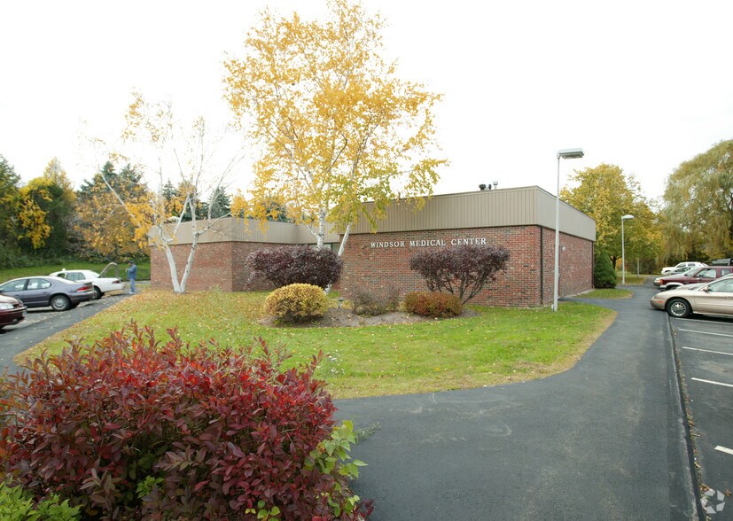 74 Mack St, Windsor, CT à vendre - Photo de l’immeuble – Image 1 sur 5