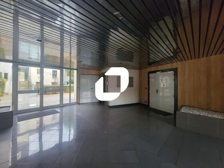 Bureau dans Orsay à louer - Hall d’entrée – Image 2 sur 10