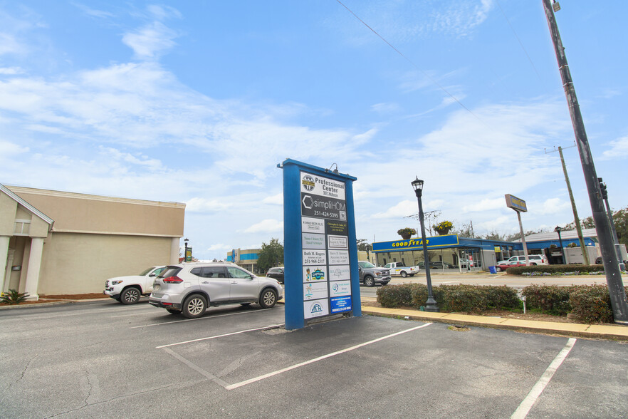 307 S McKenzie St, Foley, AL à louer - Photo de l’immeuble – Image 3 sur 15