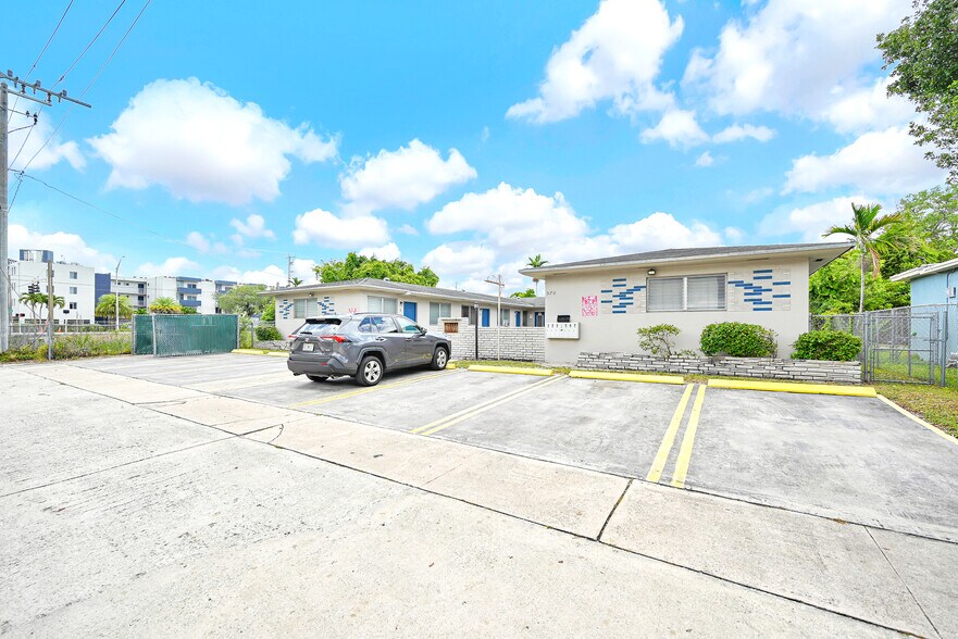 570 NE 145th St, North Miami, FL à vendre - Photo de l’immeuble – Image 2 sur 11