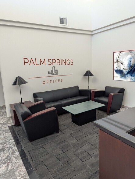 1800 E Tahquitz Canyon Way, Palm Springs, CA à louer - Photo de l’immeuble – Image 3 sur 12