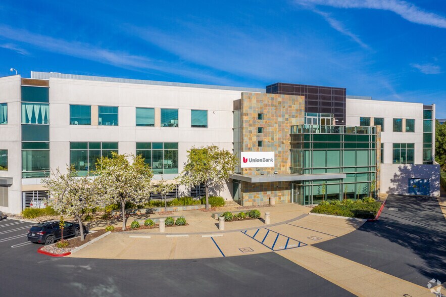 9865 Towne Centre Dr, San Diego, CA à louer - Photo de l’immeuble – Image 2 sur 8