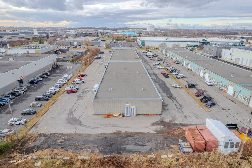 12650-12702 Boul Industriel, Montréal, QC à vendre - Photo de l’immeuble – Image 3 sur 7