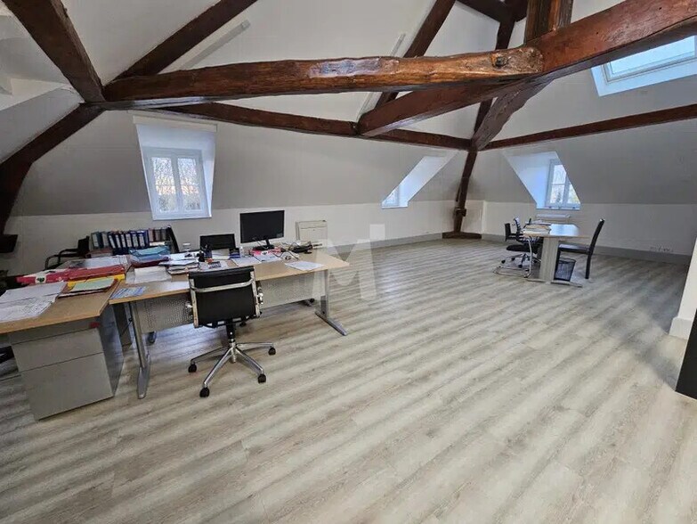 Bureau dans Corbeil-Essonnes à louer - Photo intérieure – Image 2 sur 5