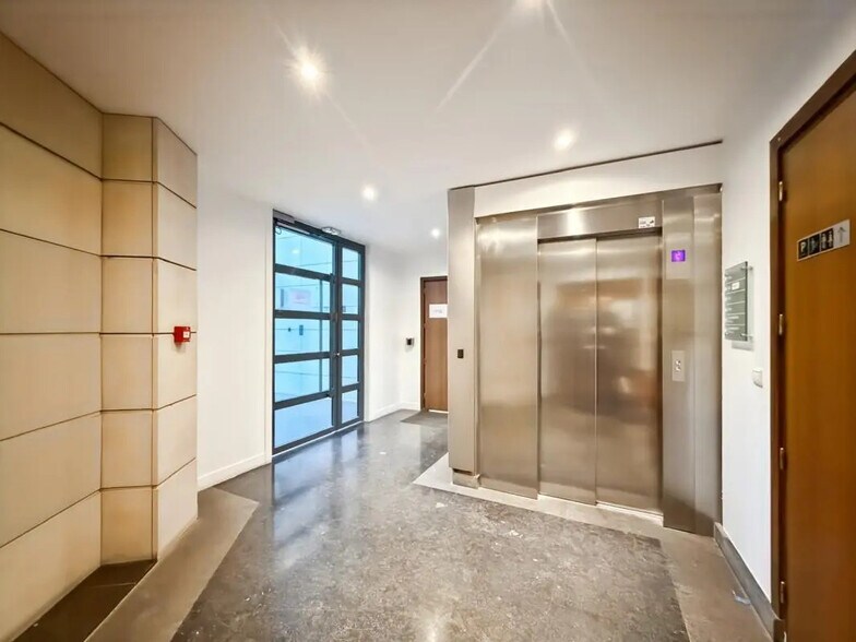 Bureau dans Vincennes à louer - Photo de l’immeuble – Image 3 sur 7