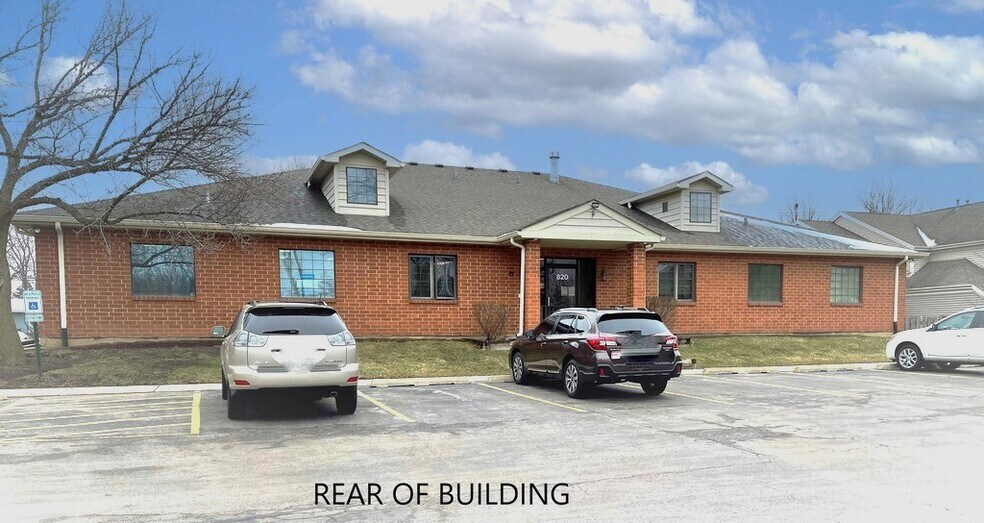 820 S Bartlett Rd, Streamwood, IL à louer - Photo de l’immeuble – Image 3 sur 3