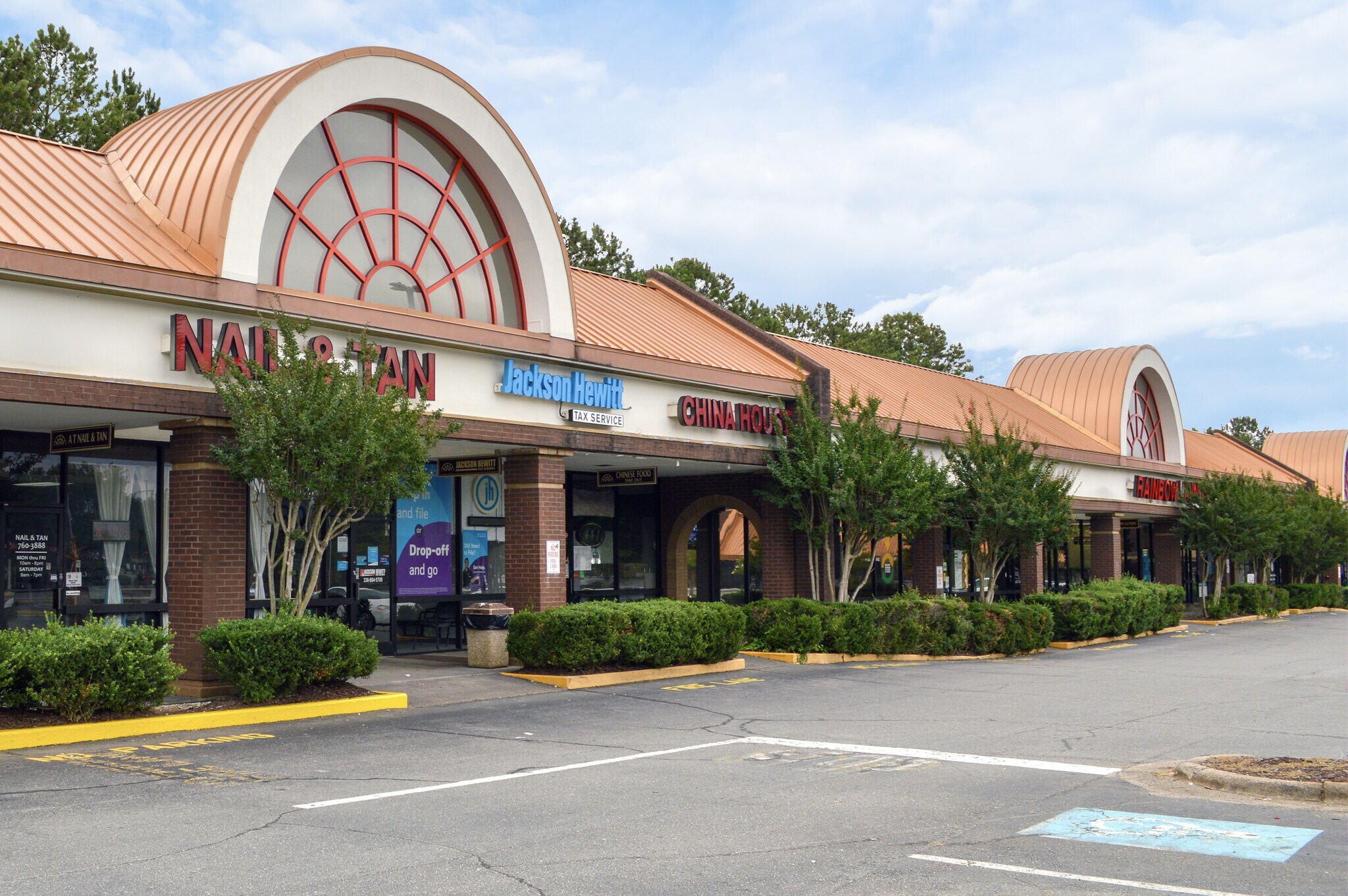 301-401 Jonestown Rd, Winston-Salem, NC à louer Photo principale– Image 1 sur 6