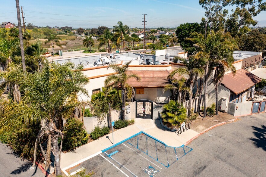 8082 Adams Ave, Huntington Beach, CA à vendre - Photo de l’immeuble – Image 3 sur 14