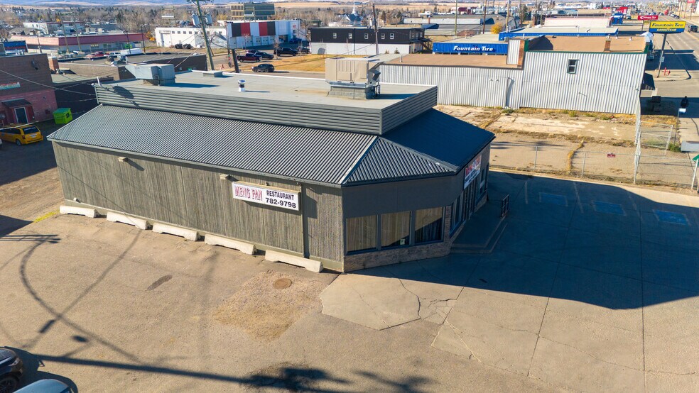 1009-1025 Alaska Av, Dawson Creek, BC à vendre - Photo de l’immeuble – Image 2 sur 4