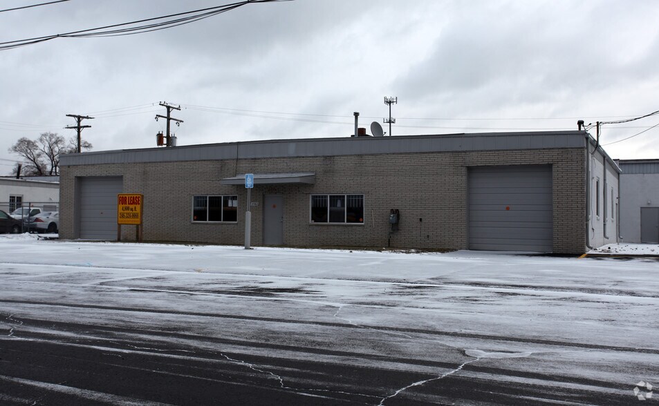 2082 E 10 Mile Rd, Warren, MI à vendre - Photo principale – Image 1 sur 3