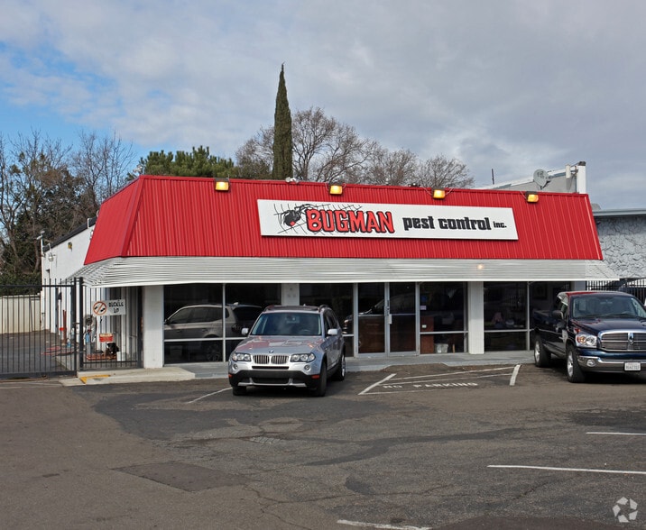 10137 Folsom Blvd, Rancho Cordova, CA à vendre - Photo principale – Image 1 sur 11