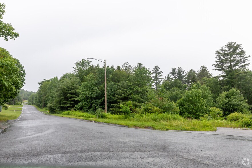 107 John G Groppo Dr, Winsted, CT à louer - Photo de l’immeuble – Image 3 sur 3