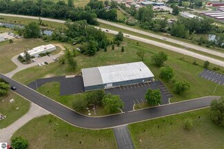 Plus de détails pour 910 Industrial Dr, Mount Pleasant, MI - Industriel/Logistique à vendre