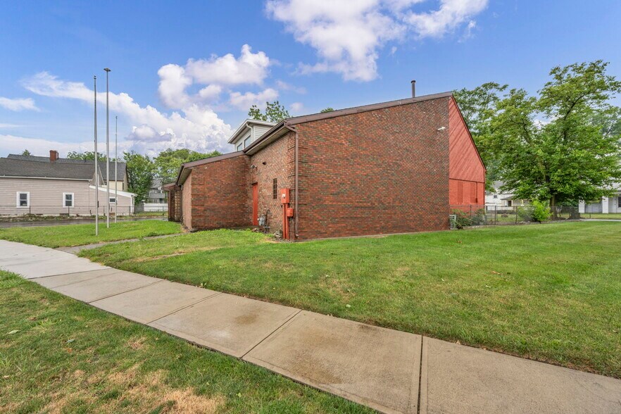 1319 W Erie Ave, Lorain, OH à vendre - Photo de l’immeuble – Image 2 sur 22