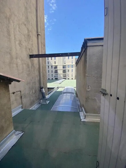 Local commercial dans Marseille à louer - Photo de l’immeuble – Image 3 sur 10