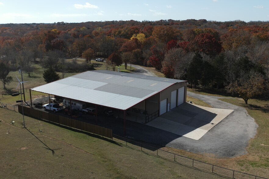 5350 County Road 406, Grandview, TX à louer - Photo de l’immeuble – Image 2 sur 11