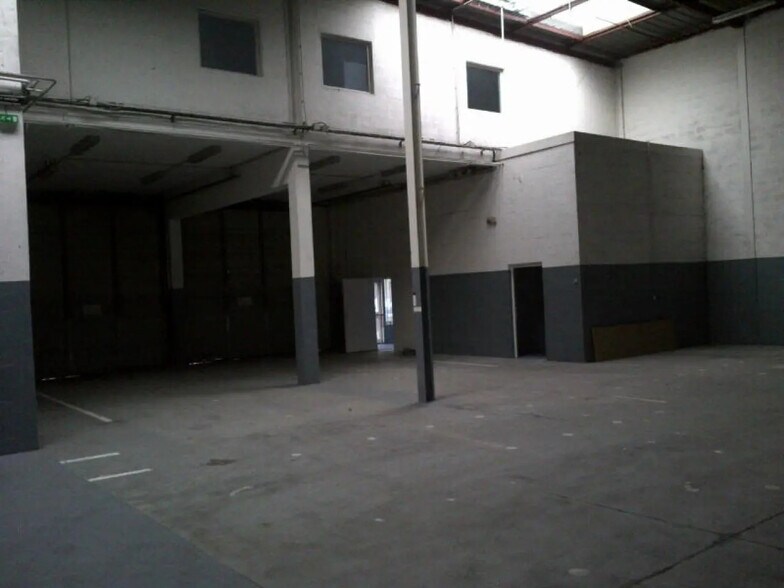 Local d’activités dans Trappes à louer - Photo de l’immeuble – Image 1 sur 21