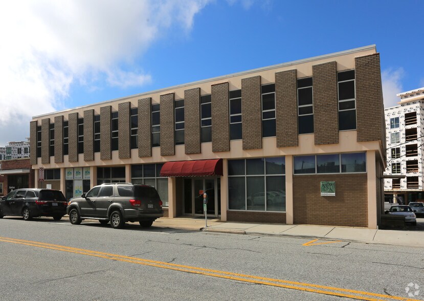405 Battleground Ave, Greensboro, NC à louer - Photo principale – Image 2 sur 18