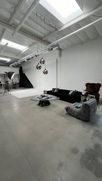 683 Imperial St, Los Angeles, CA à louer - Photo intérieure – Image 3 sur 17