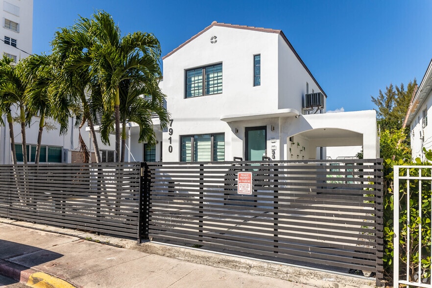 7910 Byron Ave, Miami Beach, FL à vendre - Photo principale – Image 1 sur 24