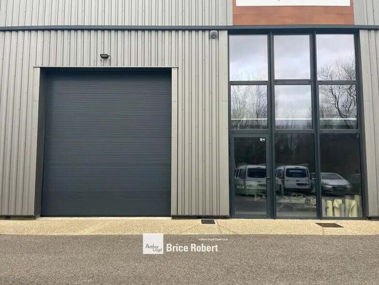 3 Rue De La Pierre Bleue, Chaponost à louer - Photo de l’immeuble – Image 1 sur 16