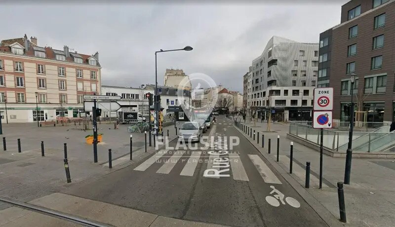 Local commercial dans Saint-Denis à louer - Photo de l’immeuble – Image 2 sur 3