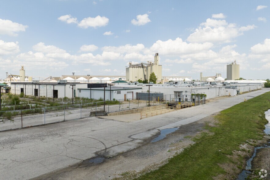 530 Illinois Ave, Maumee, OH à louer - Photo de l’immeuble – Image 2 sur 12
