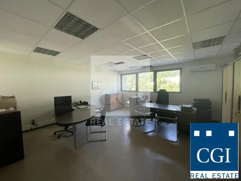 Local d’activités dans Veurey-Voroize à louer - Photo de l’immeuble – Image 2 sur 4