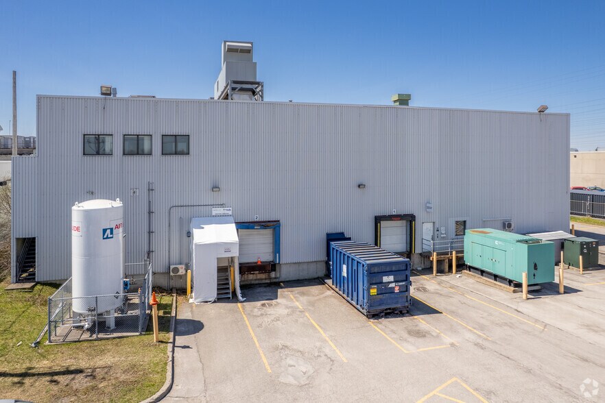 3885 Boul Industriel, Laval, QC à louer - Photo de l’immeuble – Image 3 sur 4