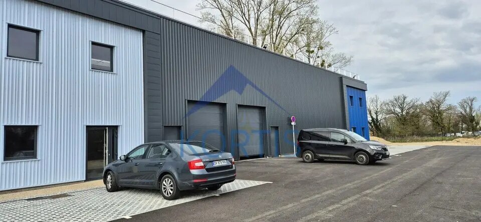 Local d’activités dans Saint-Rémy à louer - Photo de l’immeuble – Image 3 sur 4