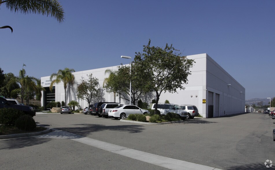 2320 Meyers Ave, Escondido, CA à louer - Photo de l’immeuble – Image 1 sur 9