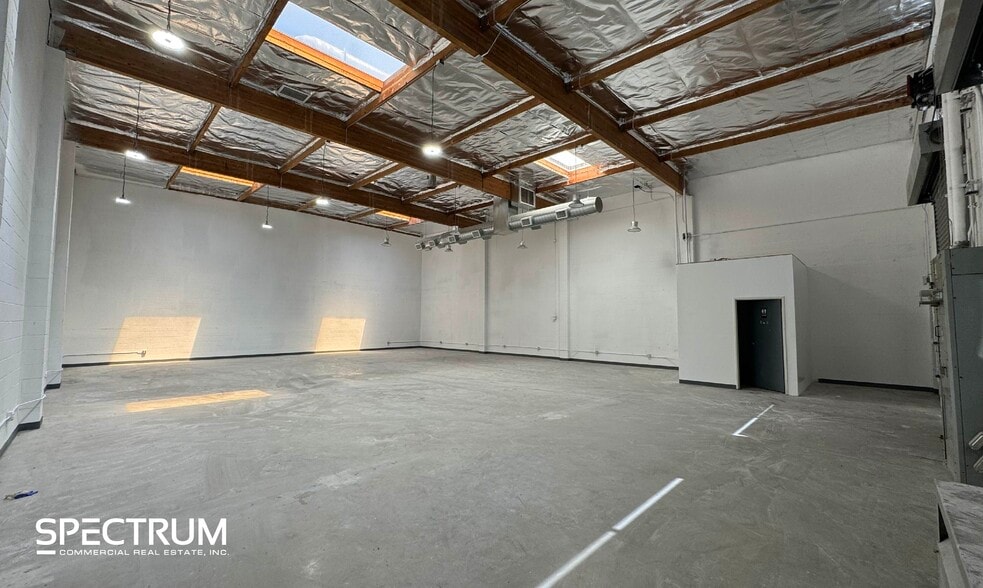15921 Arminta St, Van Nuys, CA à vendre - Photo de l’immeuble – Image 3 sur 3