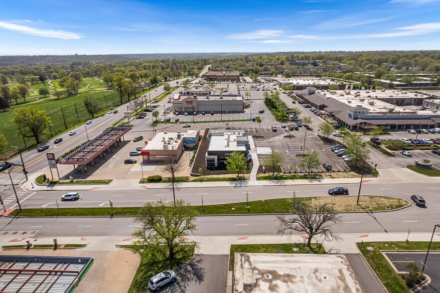 651 E Red Bridge Rd, Kansas City, MO à vendre - Photo de l’immeuble – Image 2 sur 15