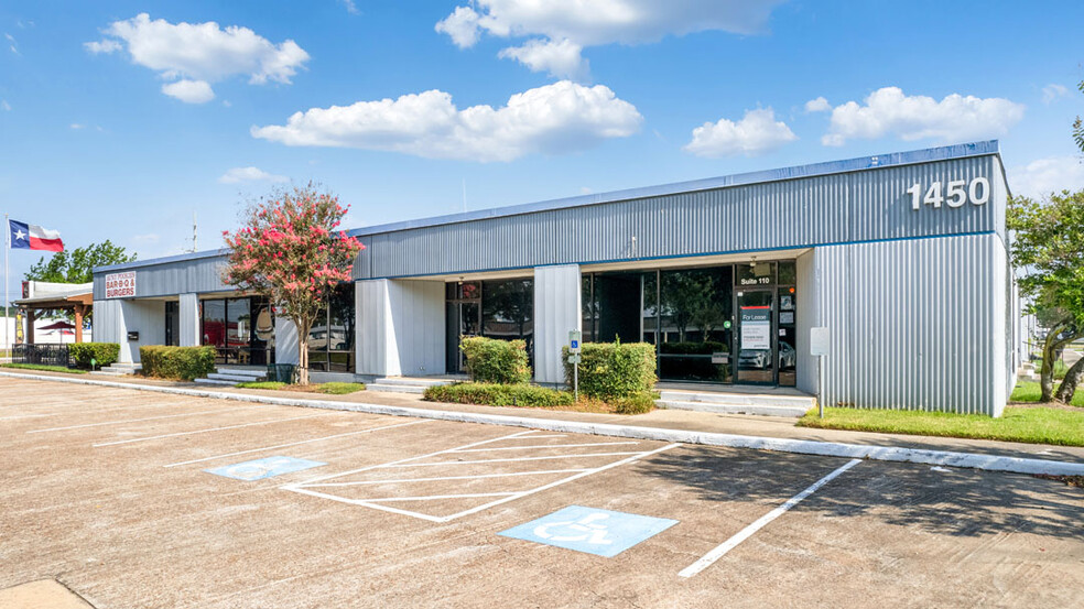 10696 Haddington Dr, Houston, TX à louer - Photo de l’immeuble – Image 3 sur 7