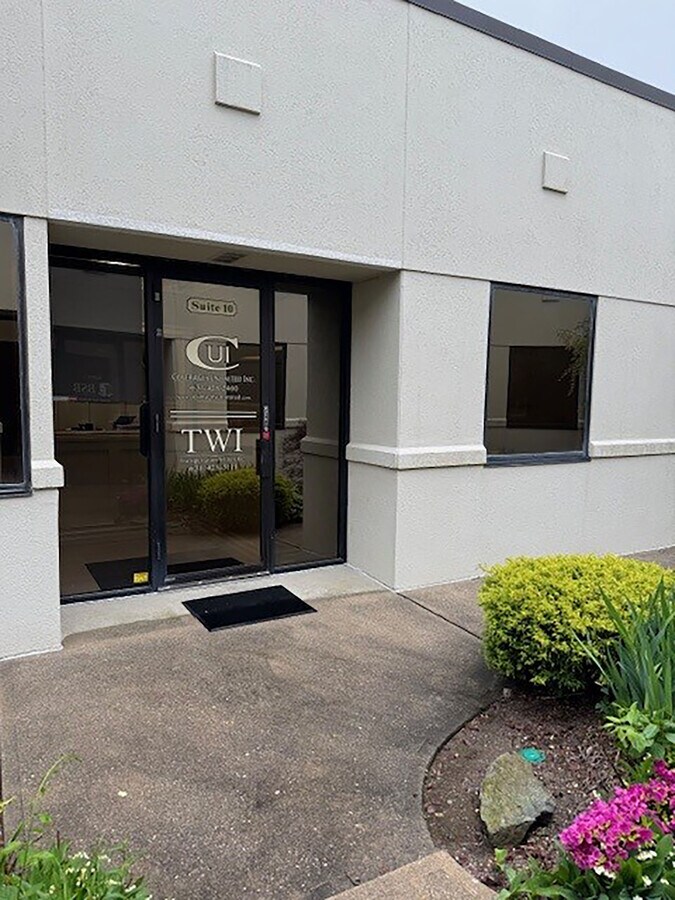 201 Moreland Rd, Hauppauge, NY 11788 - Lot 10 - - Photo intérieure - Image 1 of 9